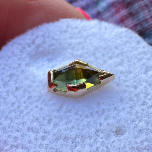 Sapphire Press-fit End in Yellow Gold from Mettle & Silver - Picture 5 of 9